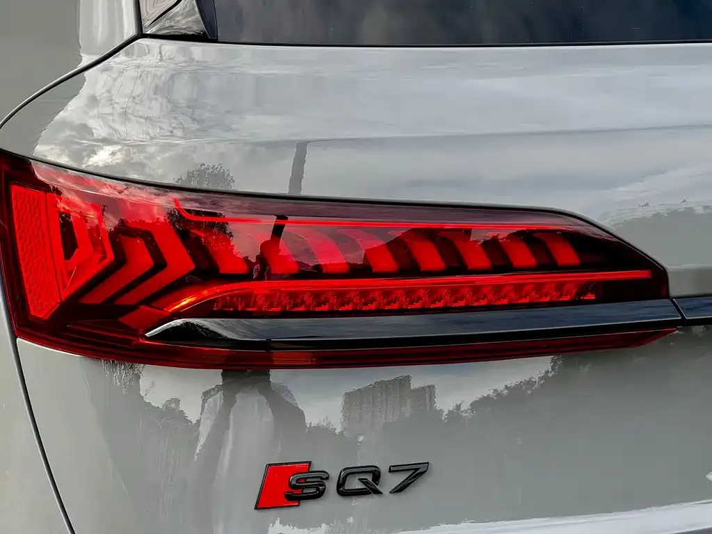 Audi SQ7 — фото 10