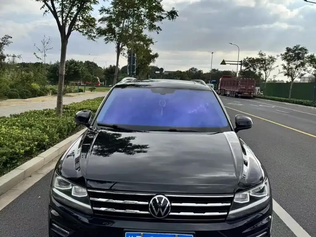 Volkswagen Tiguan L — фото 2