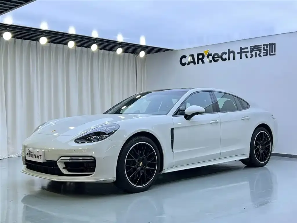 Porsche Panamera — фото 1