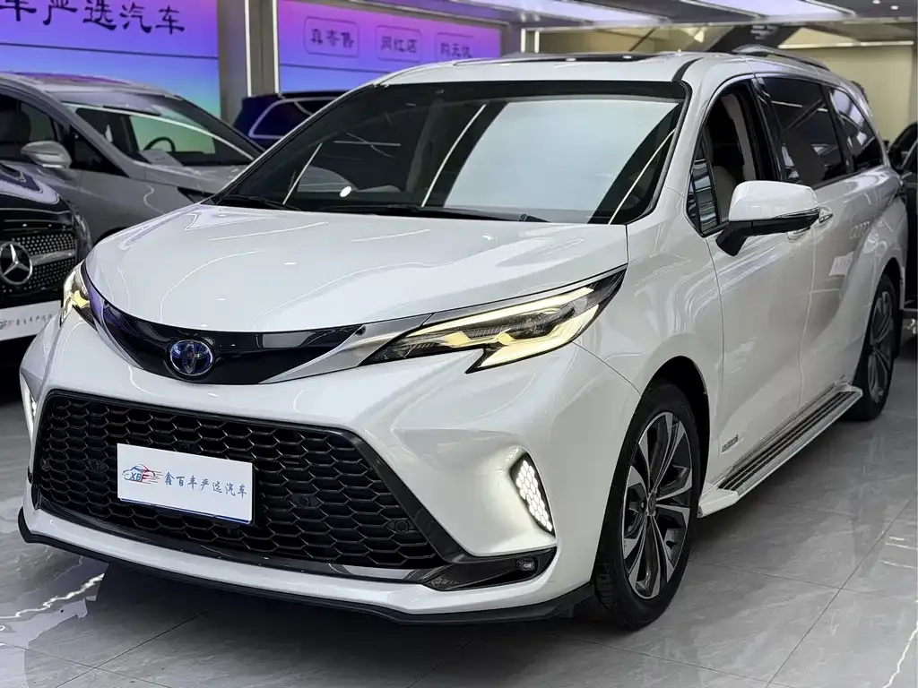 Toyota Granvia — фото 1