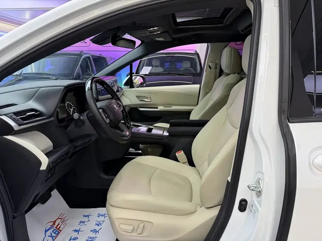 Toyota Granvia — фото 4