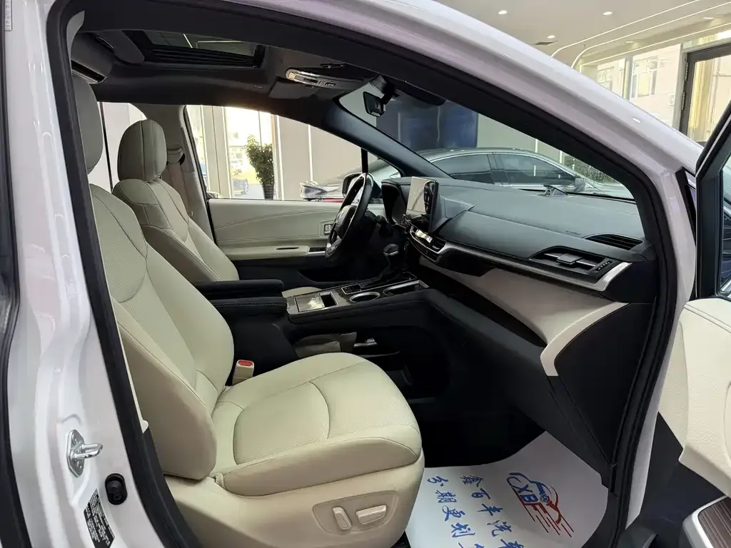 Toyota Granvia — фото 6