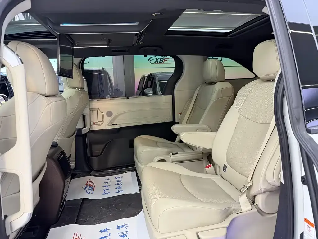 Toyota Granvia — фото 8