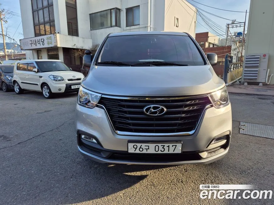 Hyundai Starex — фото 1