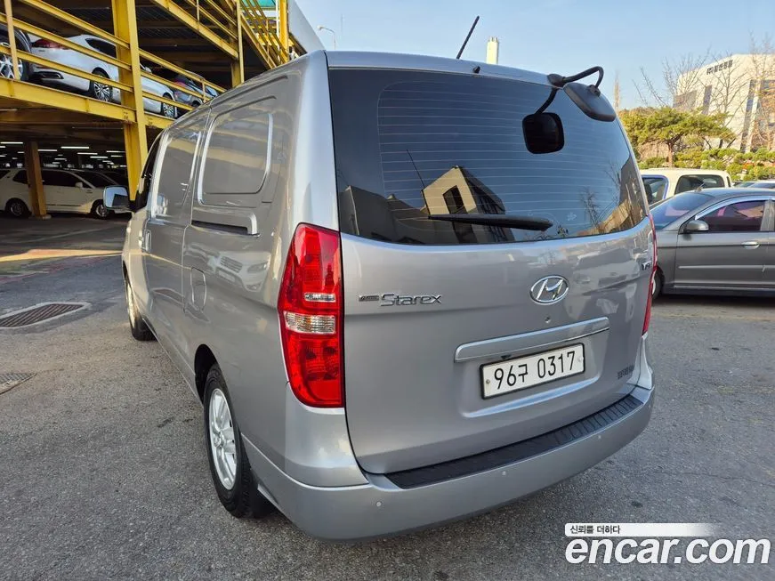 Hyundai Starex — фото 3