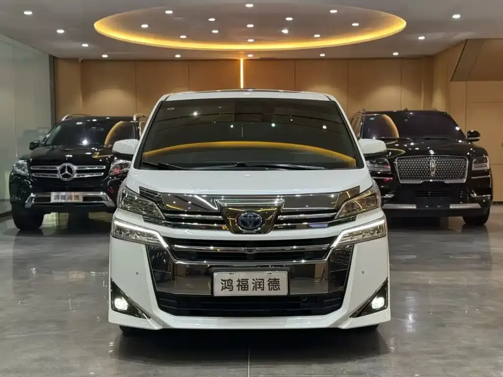 Toyota Vellfire — фото 1
