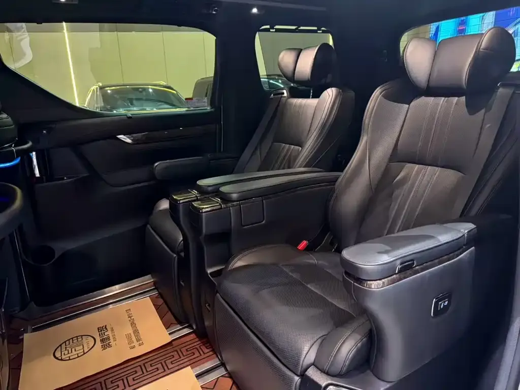 Toyota Vellfire — фото 3