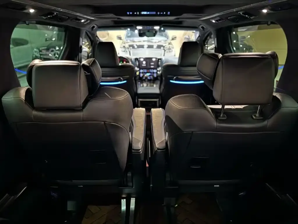 Toyota Vellfire — фото 6