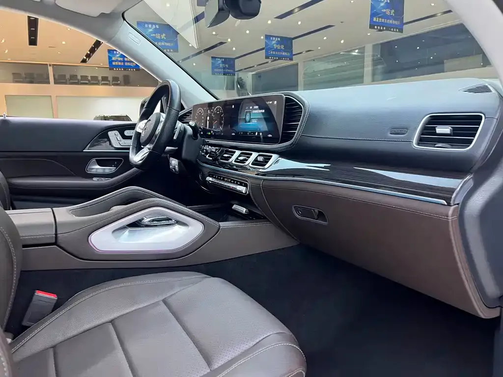 Mercedes-Benz GLS — фото 10
