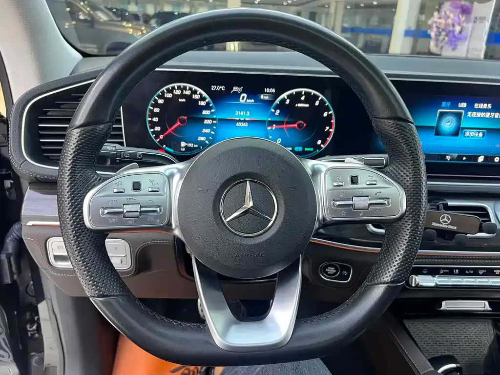 Mercedes-Benz GLS — фото 6