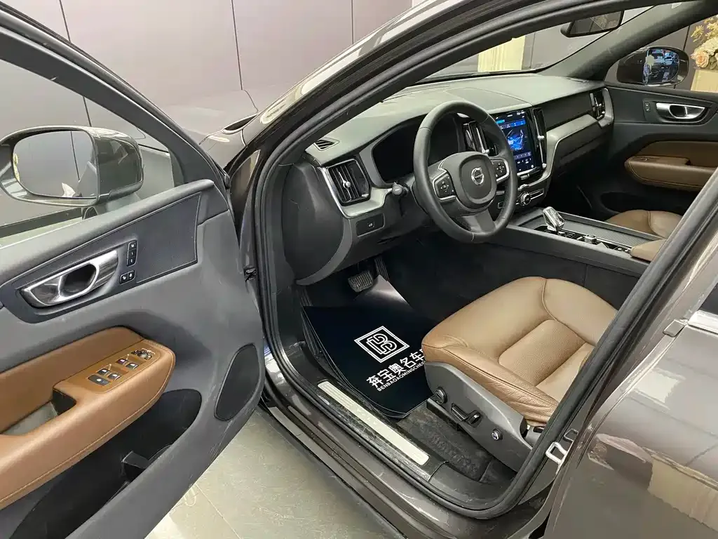 Volvo XC60 — фото 4