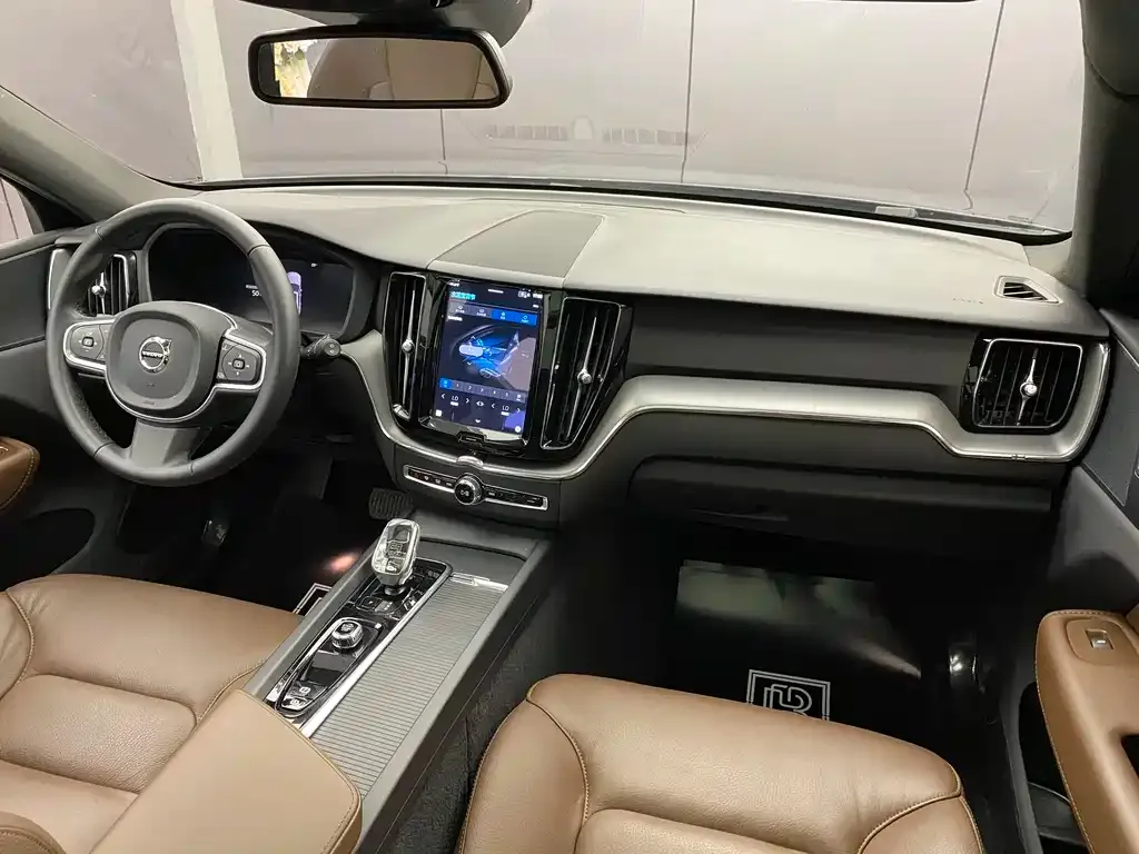 Volvo XC60 — фото 7