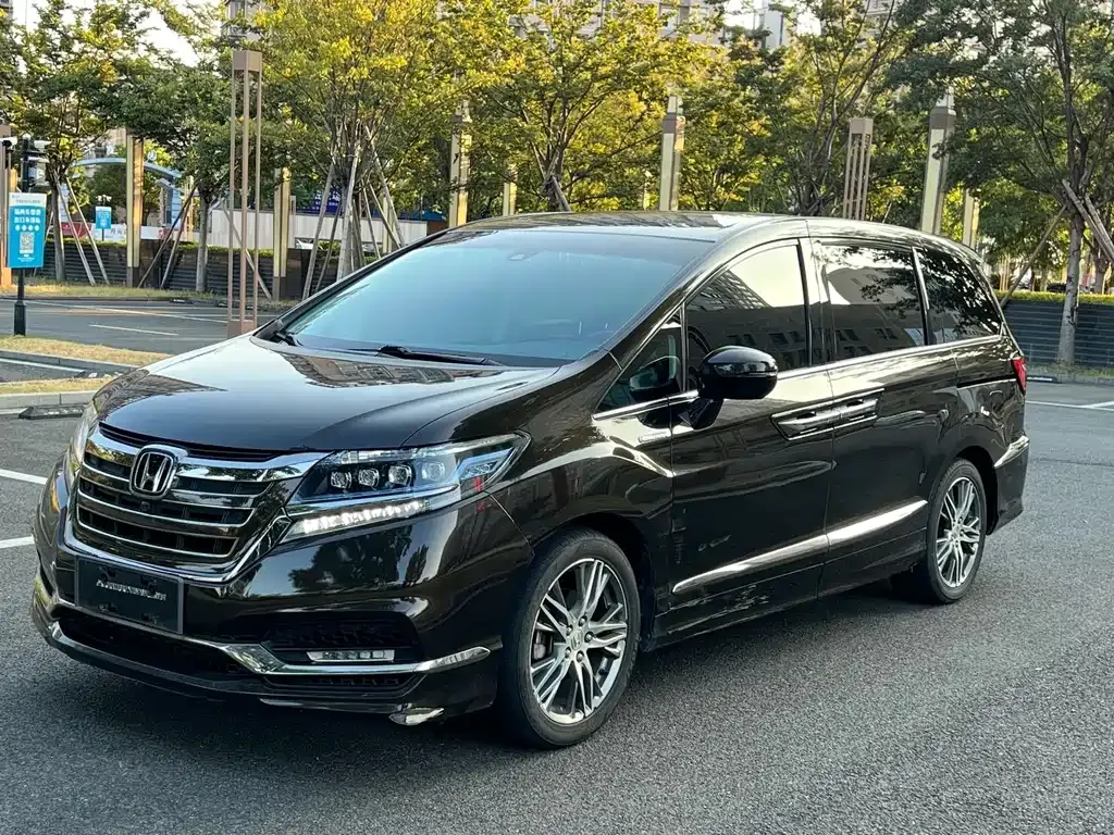 Honda Elysion — фото 1