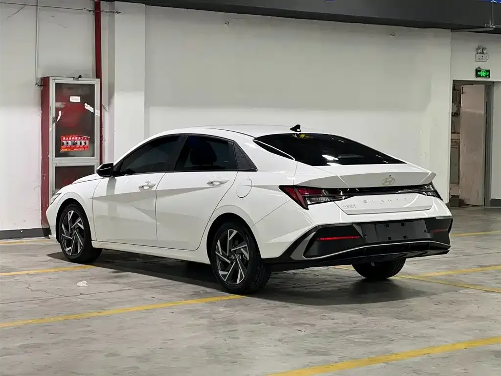 Hyundai Elantra — фото 4