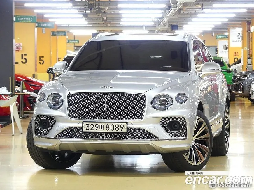 Bentley Bentayga — фото 1