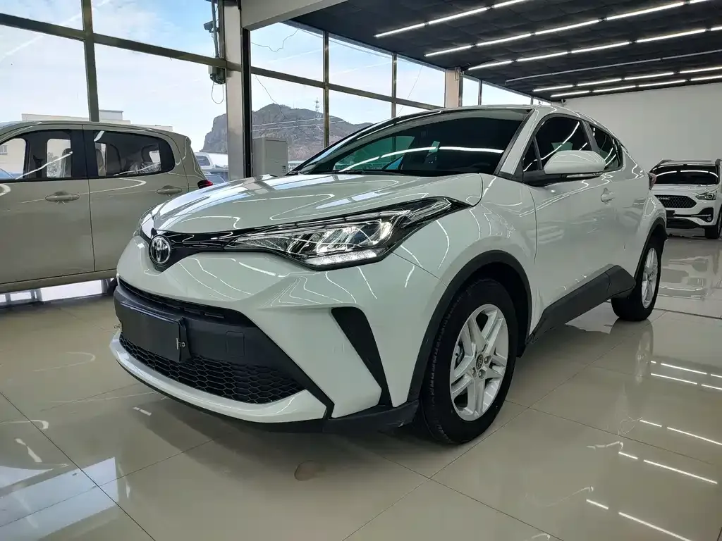 Toyota C-HR — фото 1