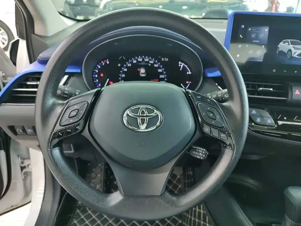 Toyota C-HR — фото 10