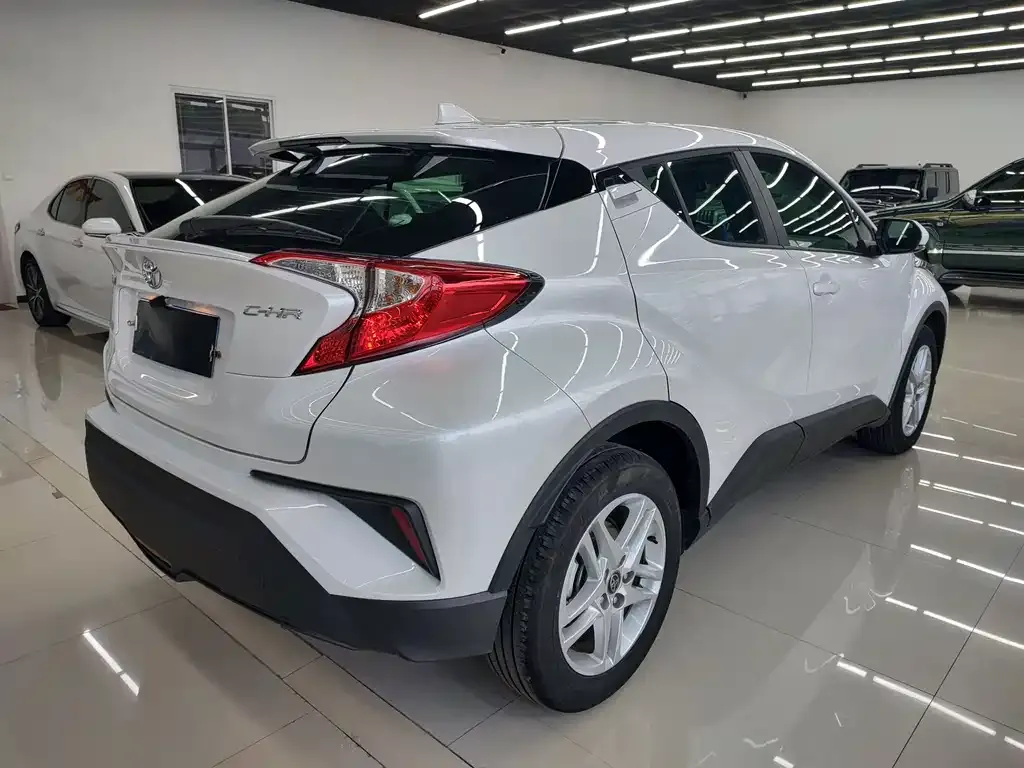 Toyota C-HR — фото 4