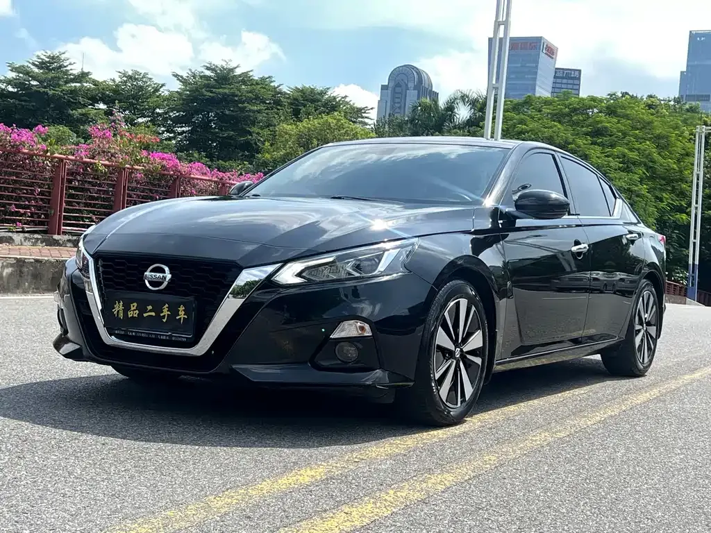 Nissan Teana — фото 1