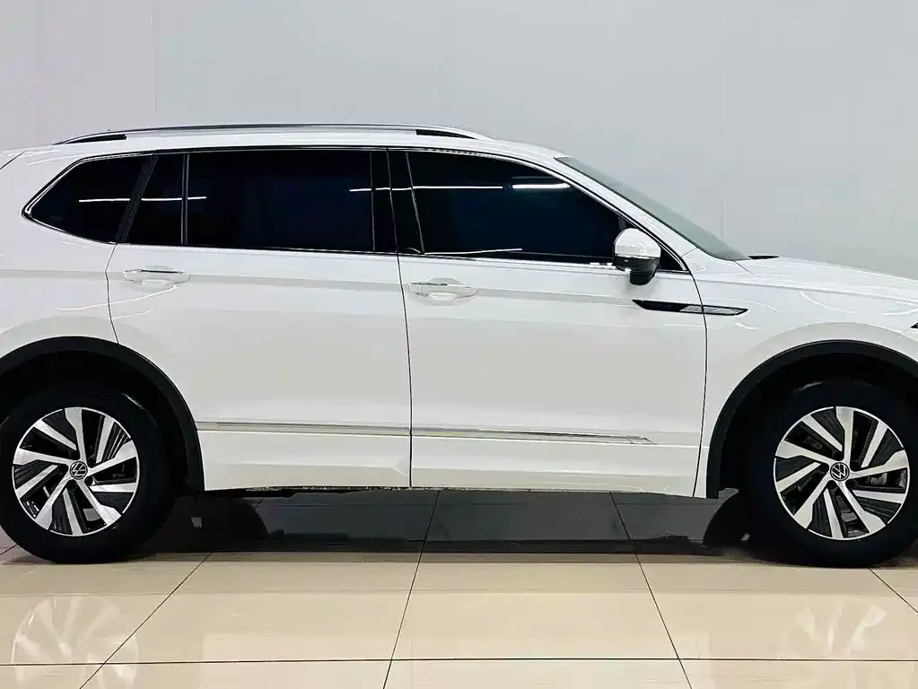 Volkswagen Tiguan L New Energy — фото 3