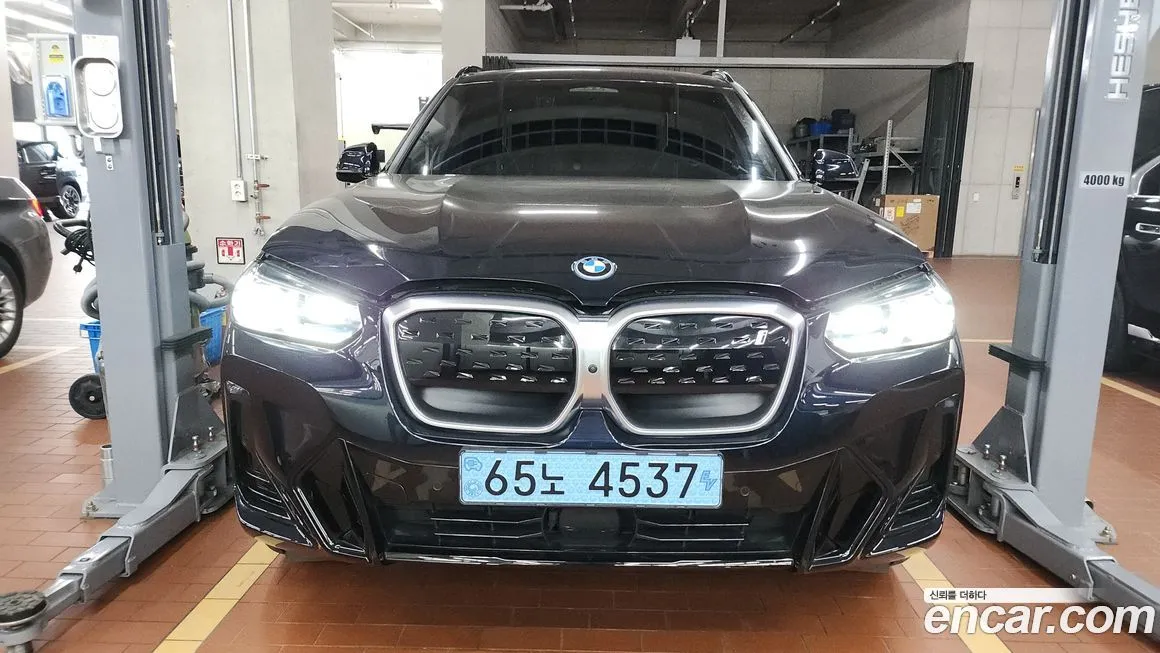 BMW iX3 — фото 1