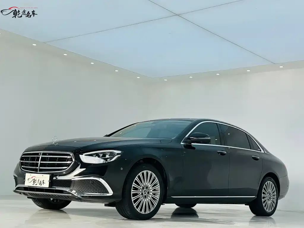 Mercedes-Benz E-Class — фото 1