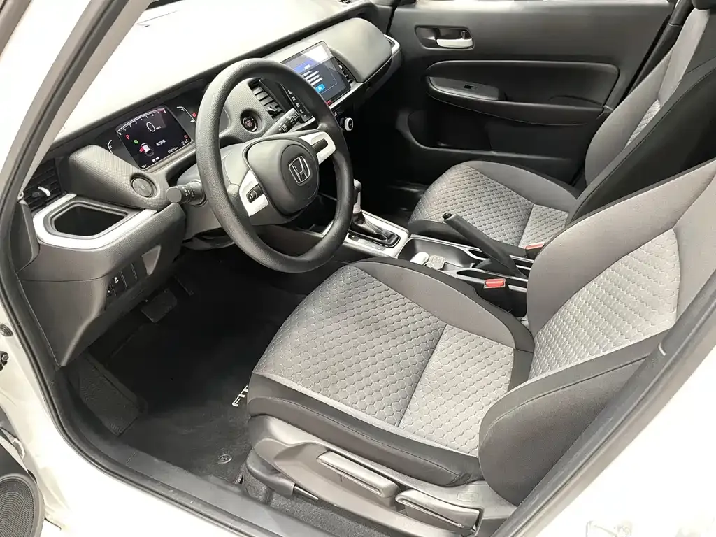 Honda Fit — фото 8