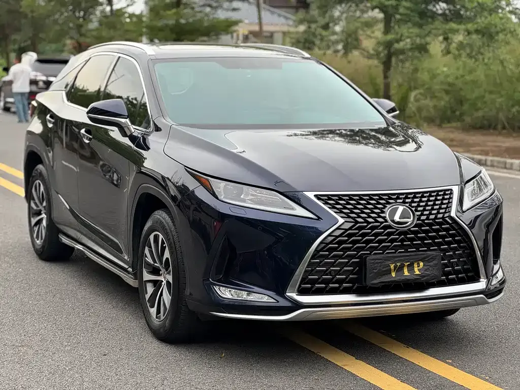 Lexus RX — фото 1