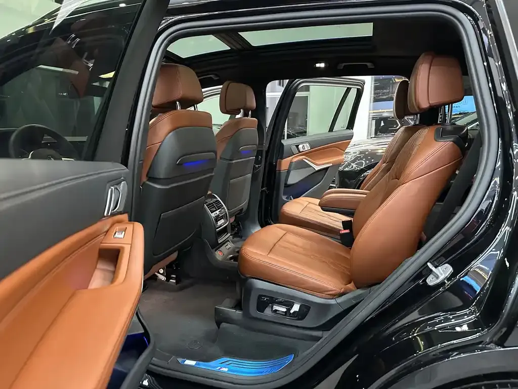 BMW X7 — фото 9
