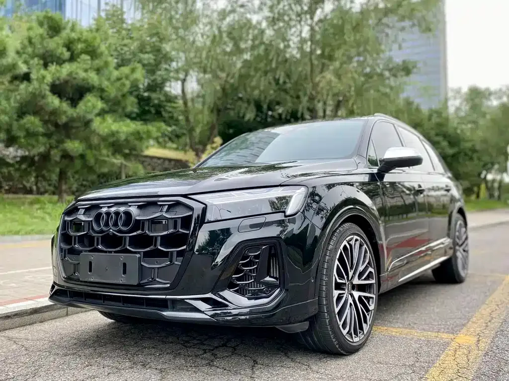 Audi SQ7 — фото 1