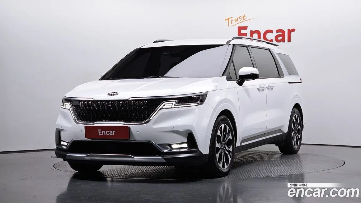 Kia Carnival — фото 1