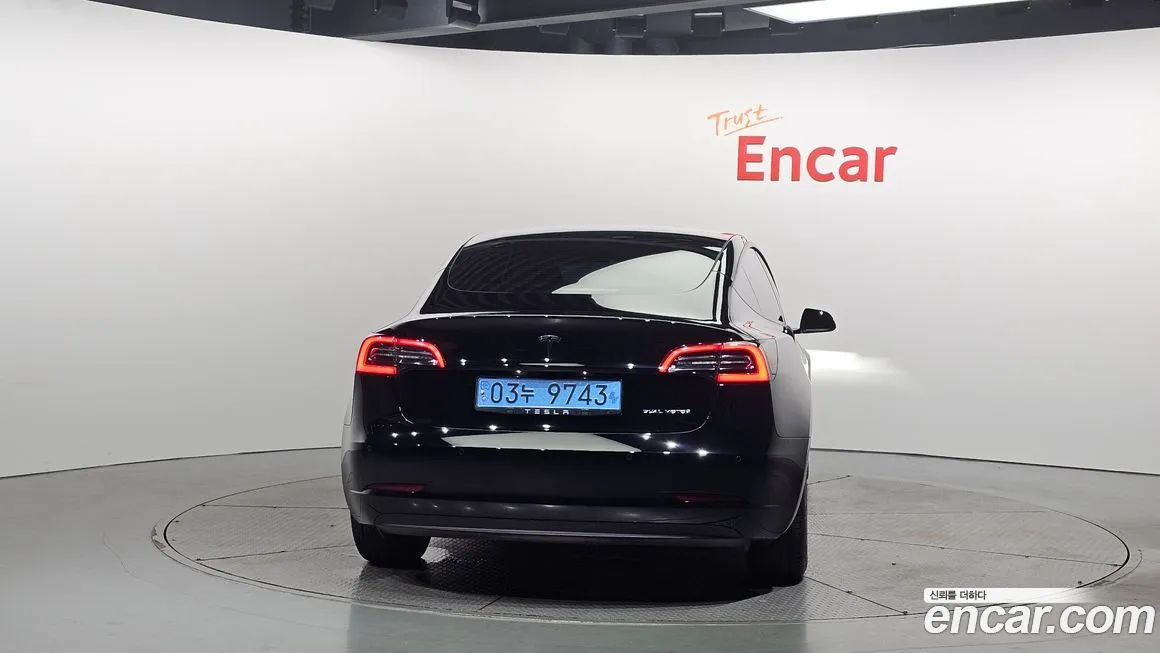 Tesla Model 3 — фото 4