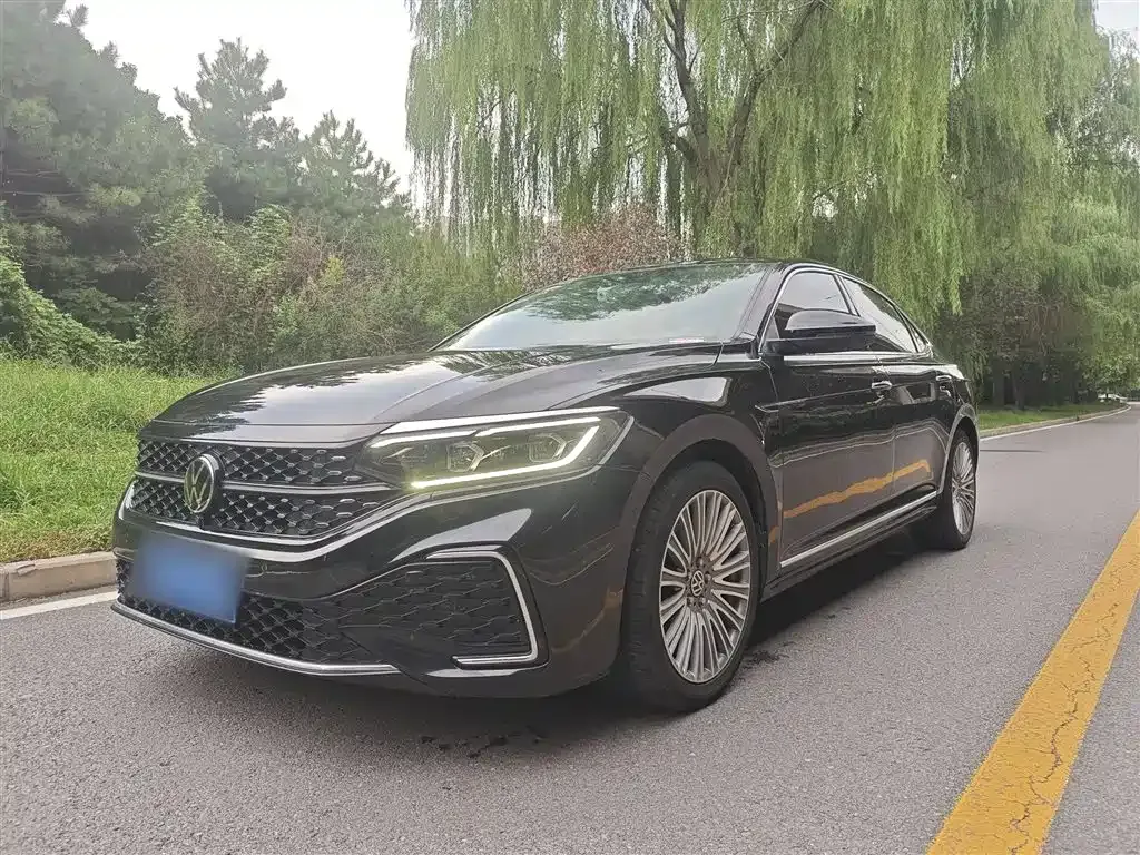 Volkswagen Passat — фото 1