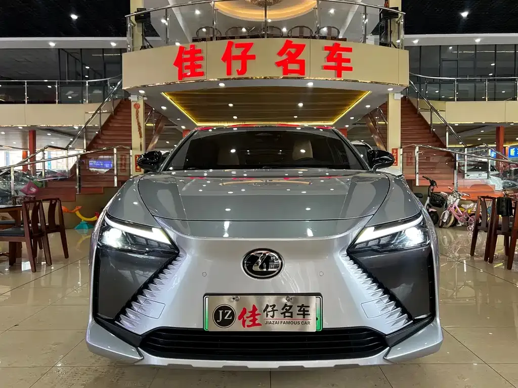 Lexus RZ — фото 2