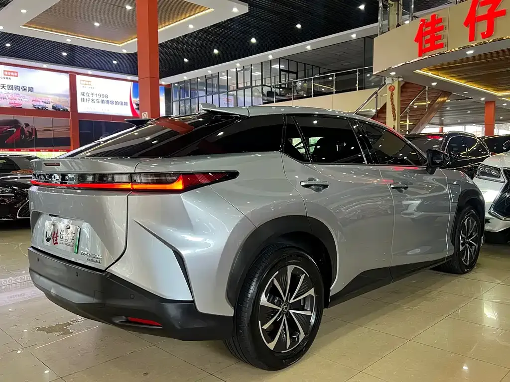 Lexus RZ — фото 5