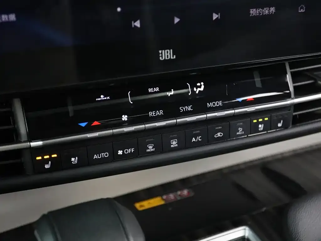Toyota Granvia — фото 10