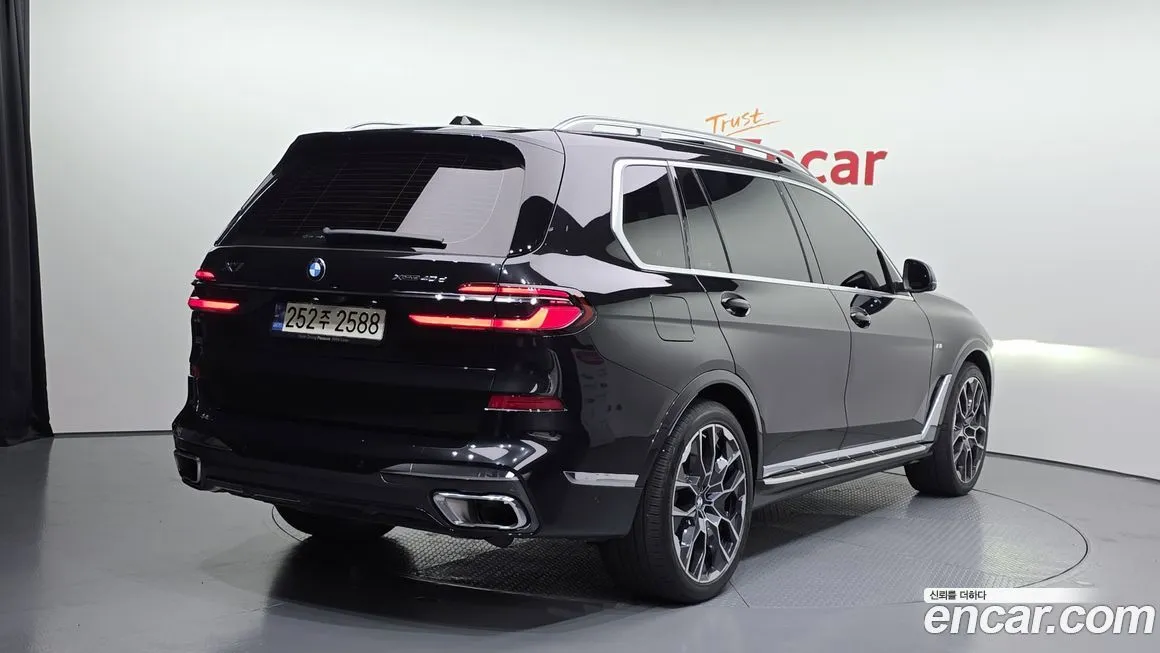 BMW X7 — фото 2