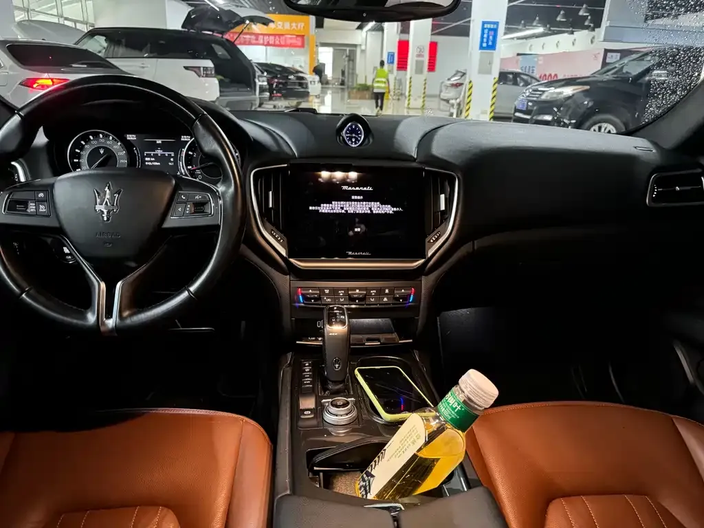 Maserati Ghibli — фото 10
