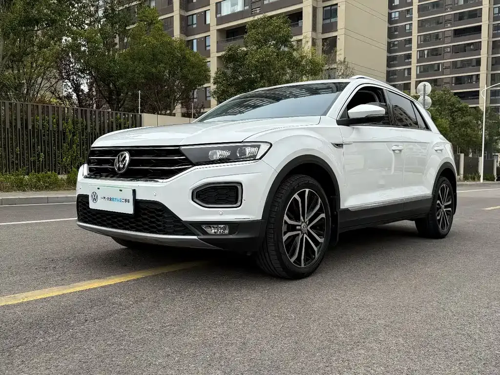 Volkswagen T-Roc — фото 1