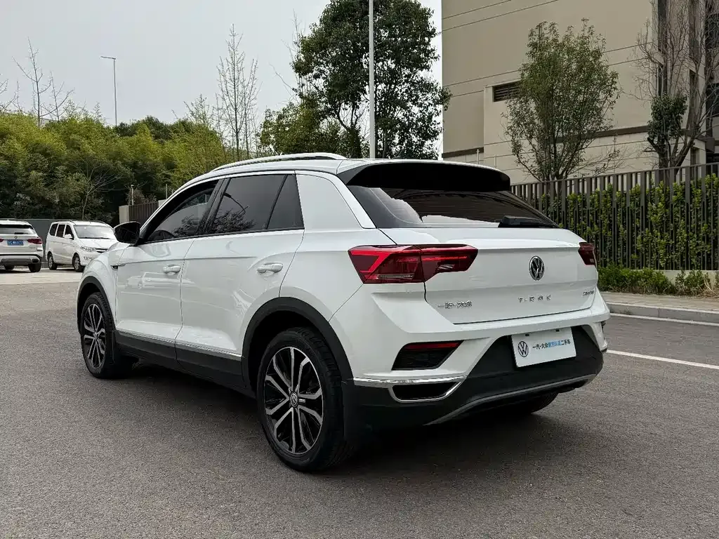 Volkswagen T-Roc — фото 7