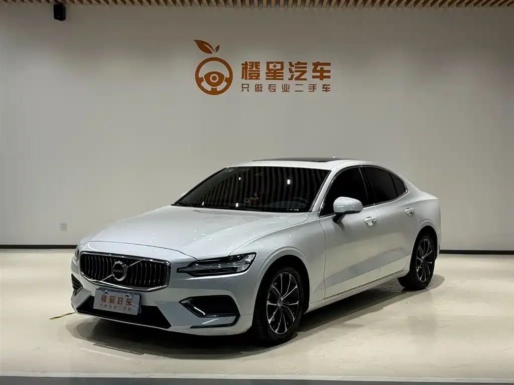 Volvo S60 — фото 1
