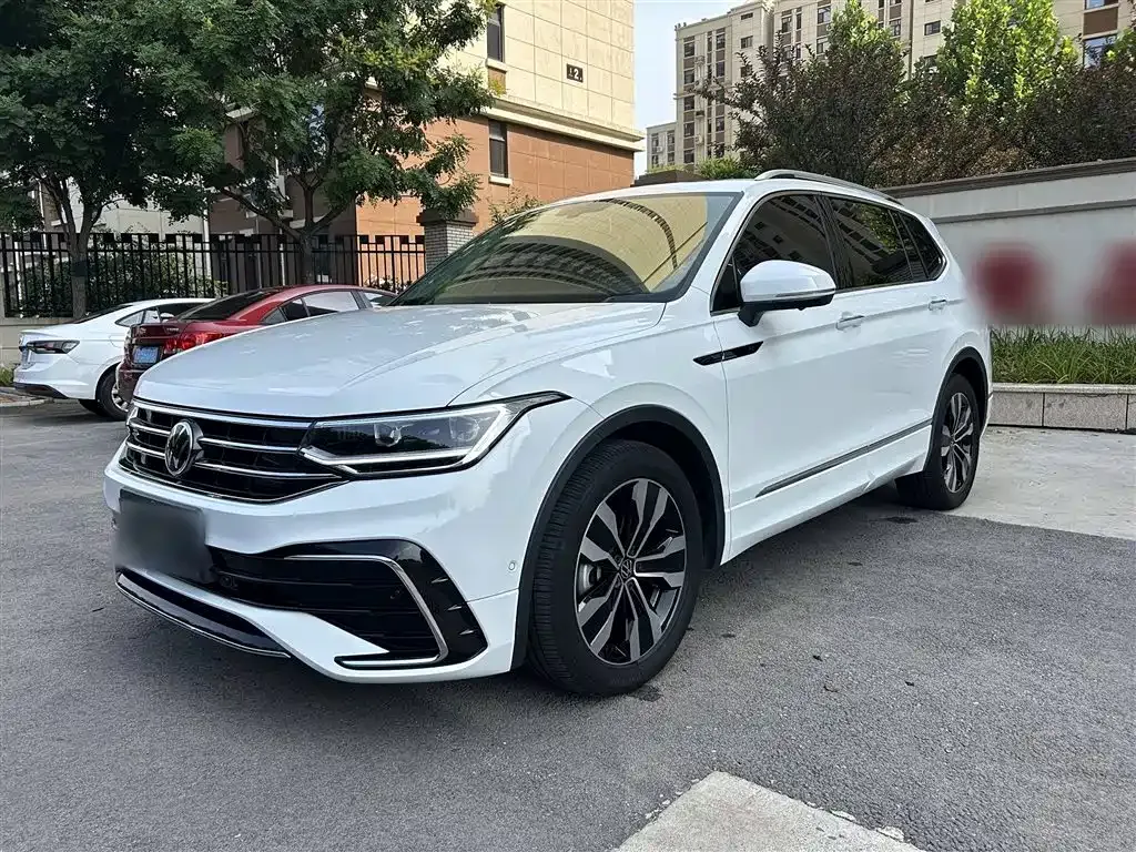 Volkswagen Tiguan L — фото 10