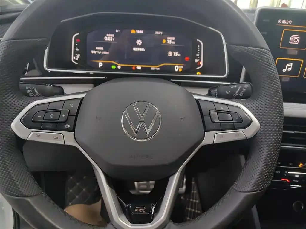 Volkswagen Tiguan L — фото 3
