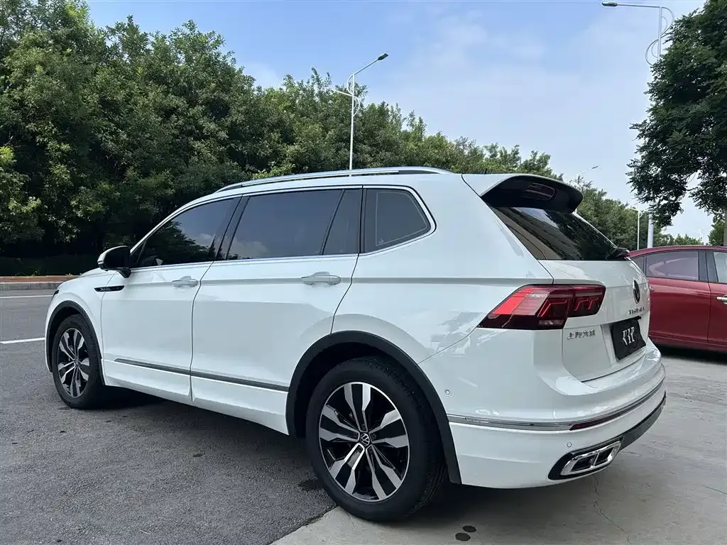 Volkswagen Tiguan L — фото 7