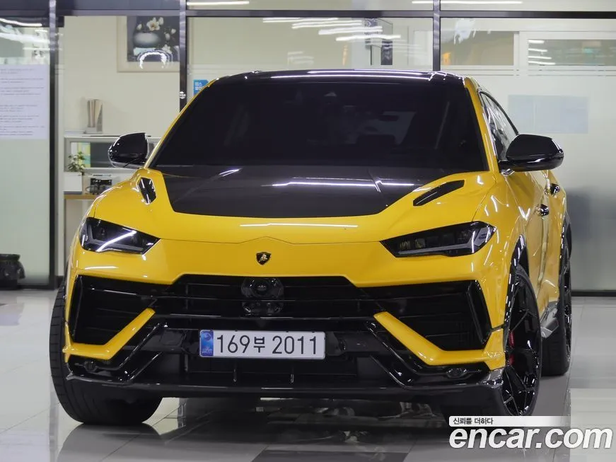 Lamborghini Urus — фото 1