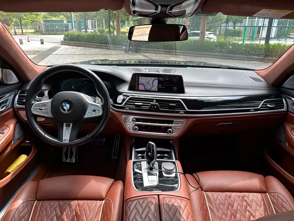 BMW 7 Series — фото 9