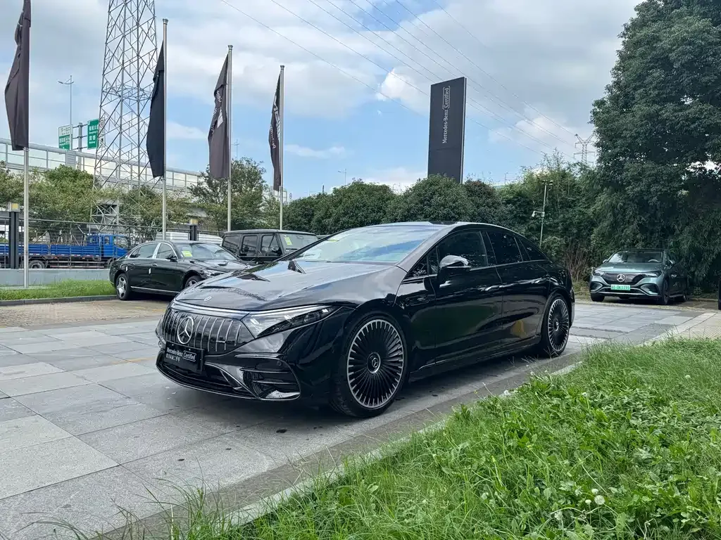 Mercedes-Benz EQS AMG — фото 1