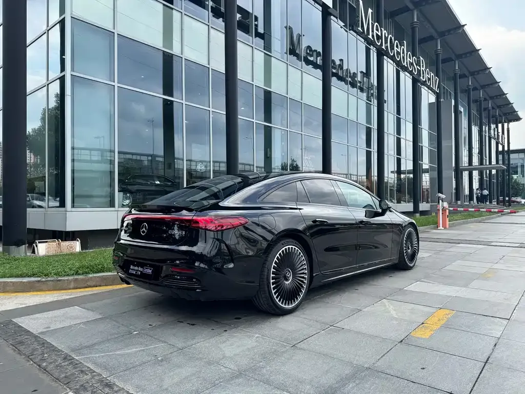 Mercedes-Benz EQS AMG — фото 5