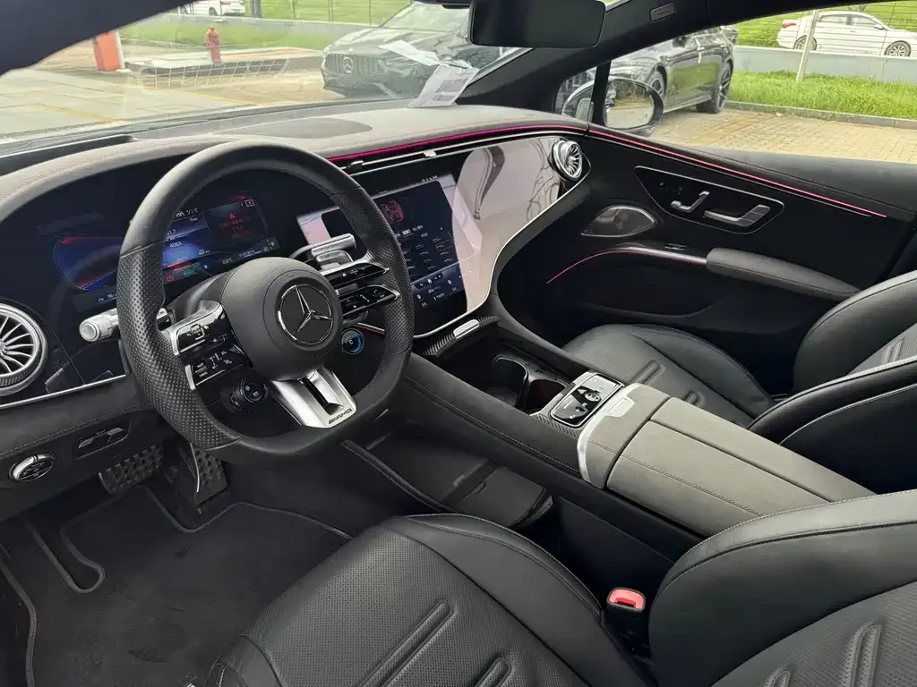 Mercedes-Benz EQS AMG — фото 9
