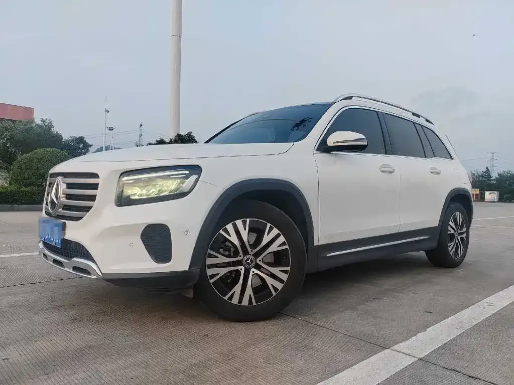 Mercedes-Benz GLB — фото 1